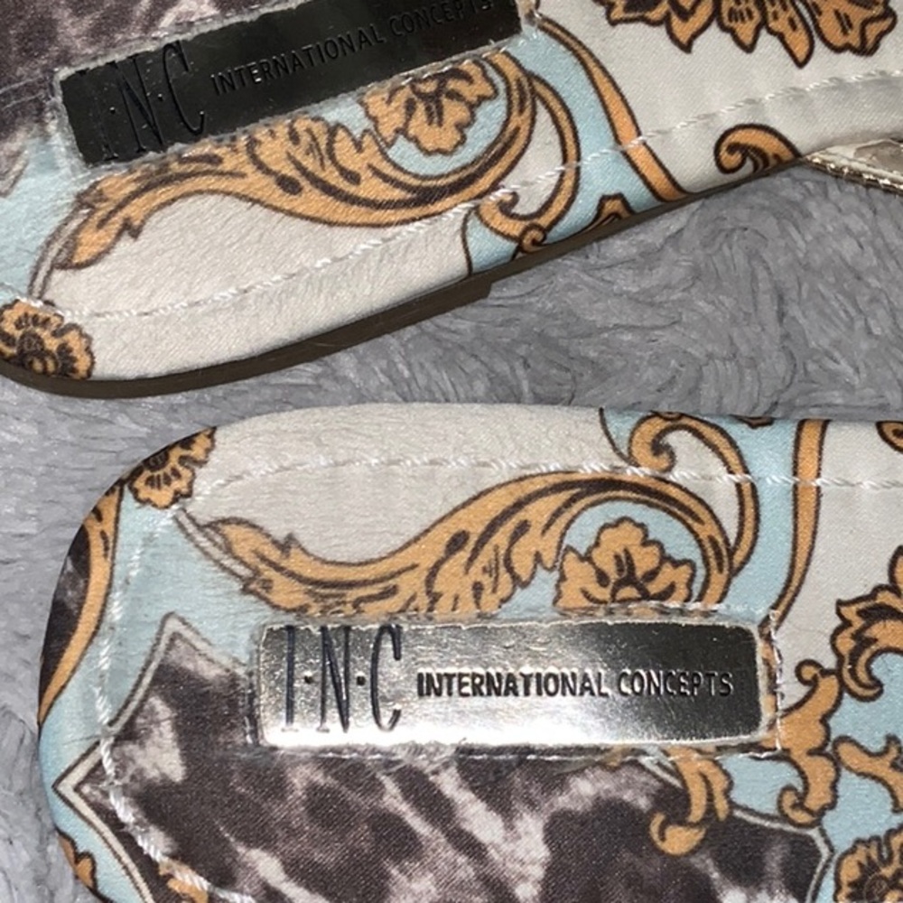 2$🤩INC International Concepts Gold and Patterned Sandals - Picture 2 of 5